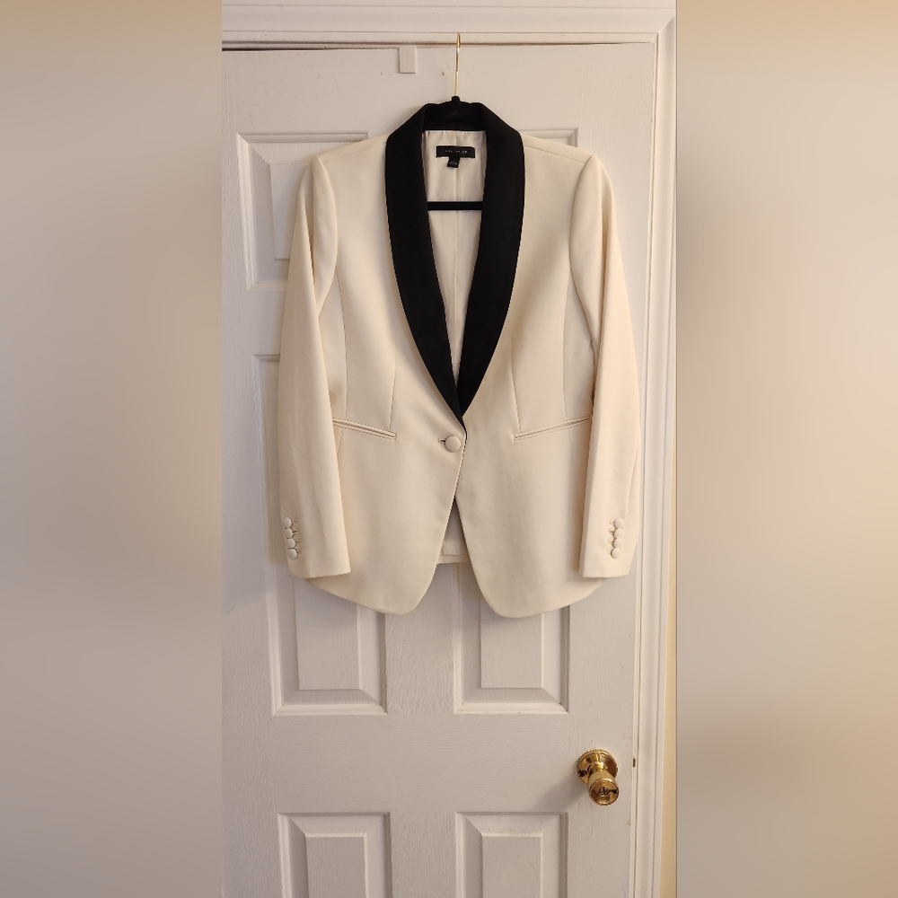Elegant Cream Blazer with Black Lapel